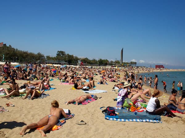 Nyaralás? Óvatosan a dohányzással Barcelona strandjain!